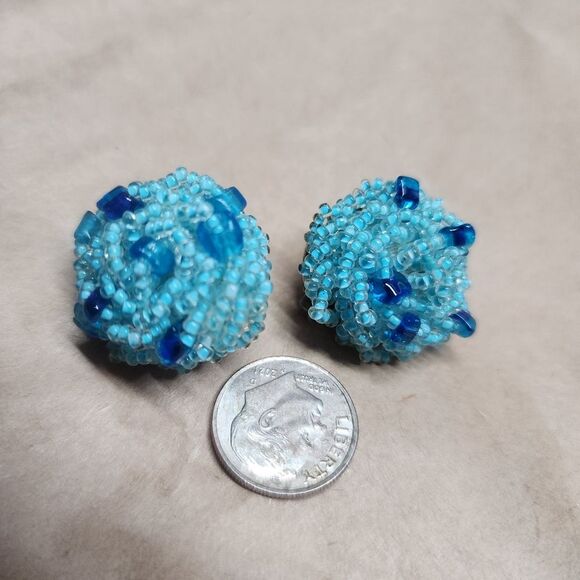 Lisner 1960's Turquoise-Blue Beaded Clip Earrings - Picture 5 of 12